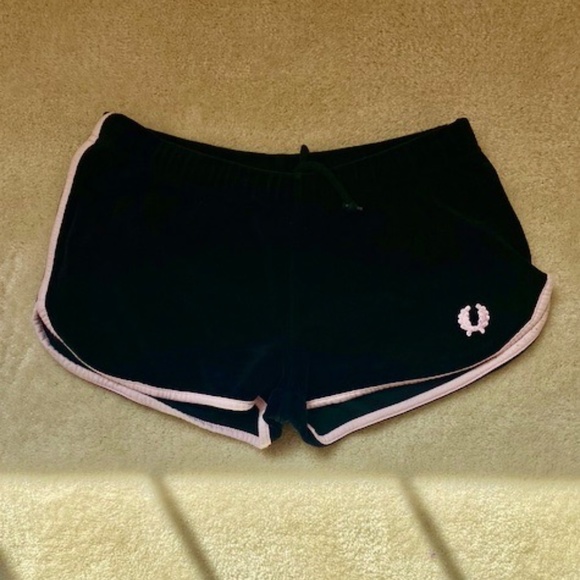 Fred Perry black Velour shorts Baby pink wreath - Picture 6 of 6